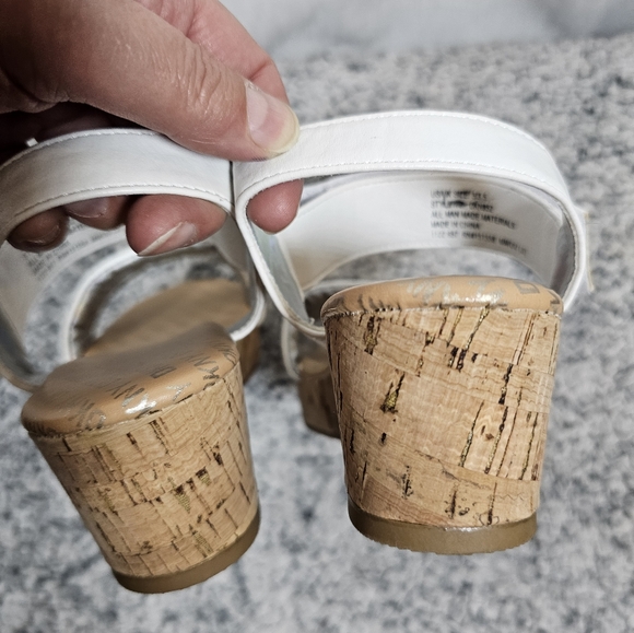 DKNY Sz 5 White Sandals - Picture 4 of 9